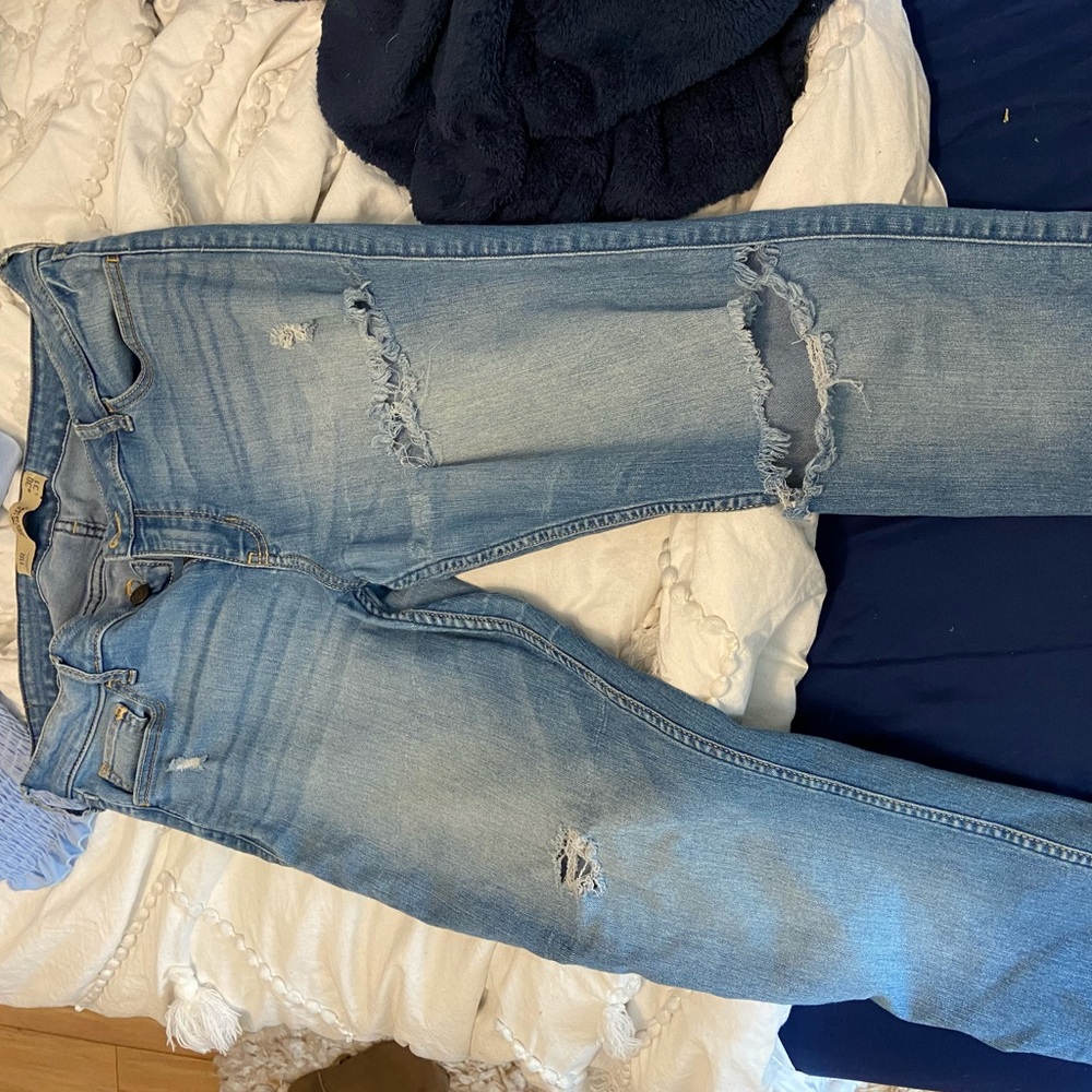 Size 11 Hollister Jeans Light wash w rips